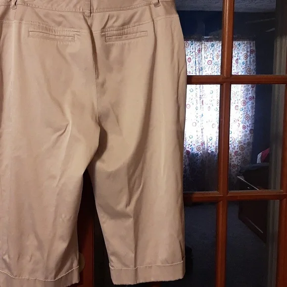 Tan capris - Picture 5 of 8